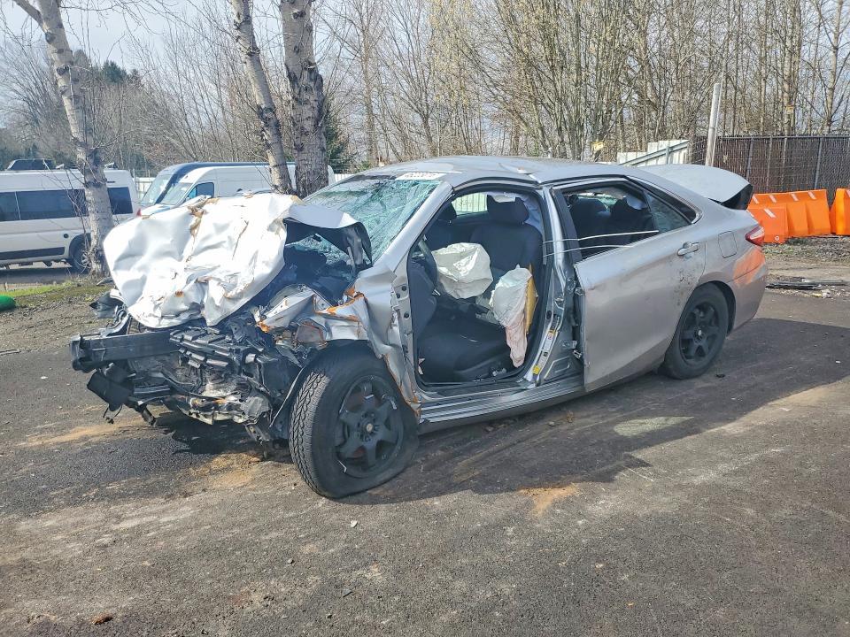 2016 Toyota Camry le