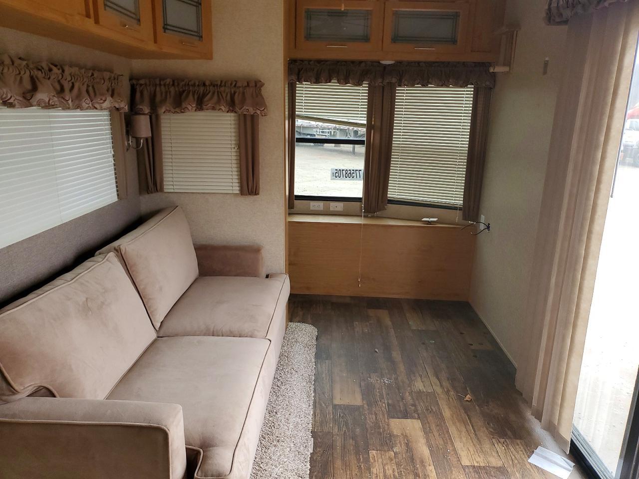2019 Hy-Line 35 Camper
