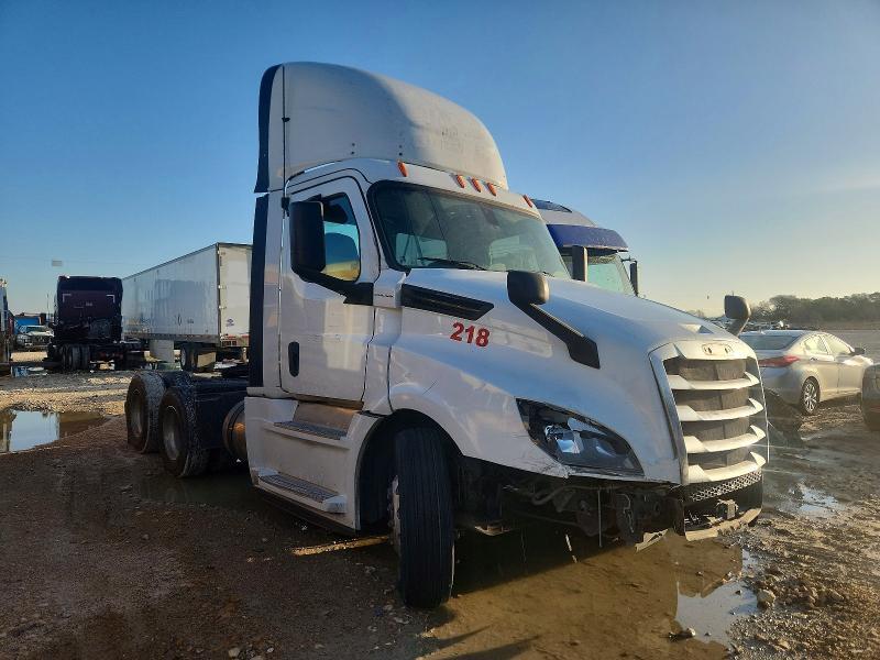 2018 Freigliner 2018 Freightliner Cascadia 126 Semi Truck