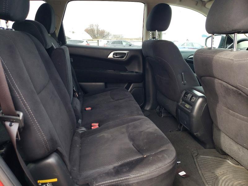 2016 Nissan Pathfinder s