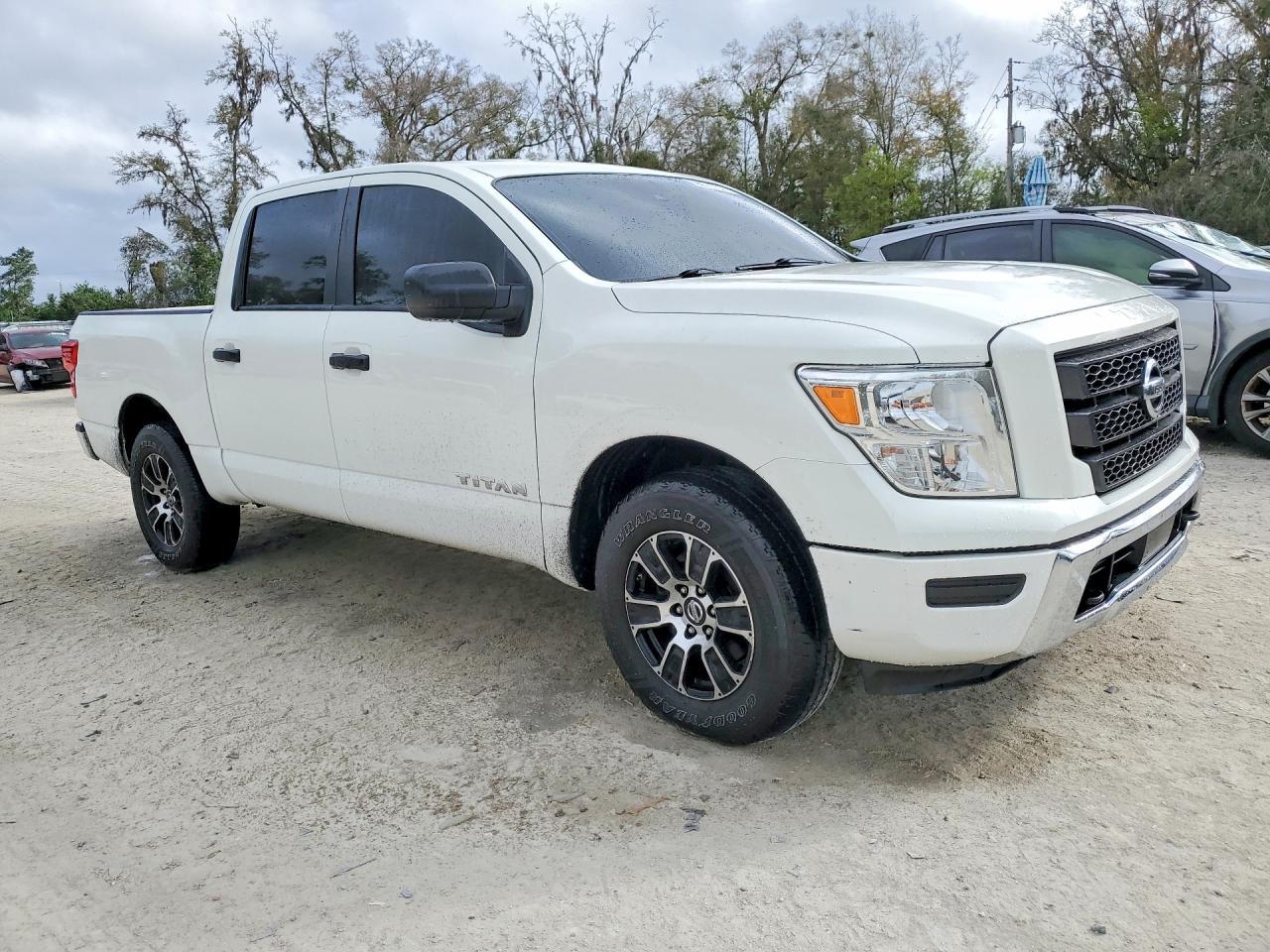 2022 Nissan Titan SV