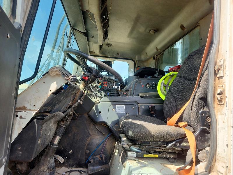 2010 Mack MRU613 Refuse Truck