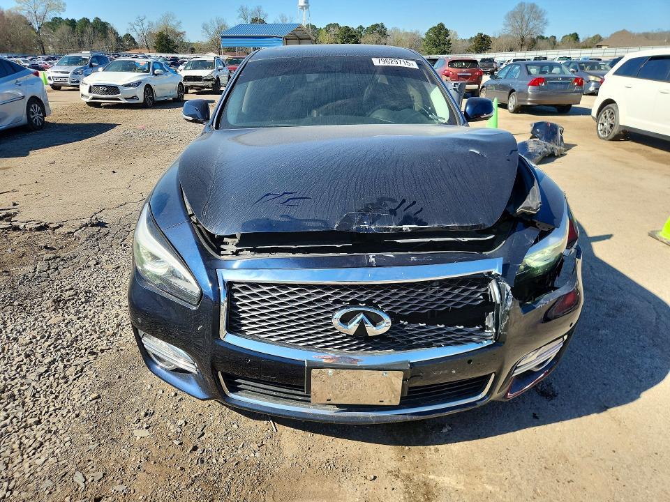 2017 Infiniti Q70 3.7