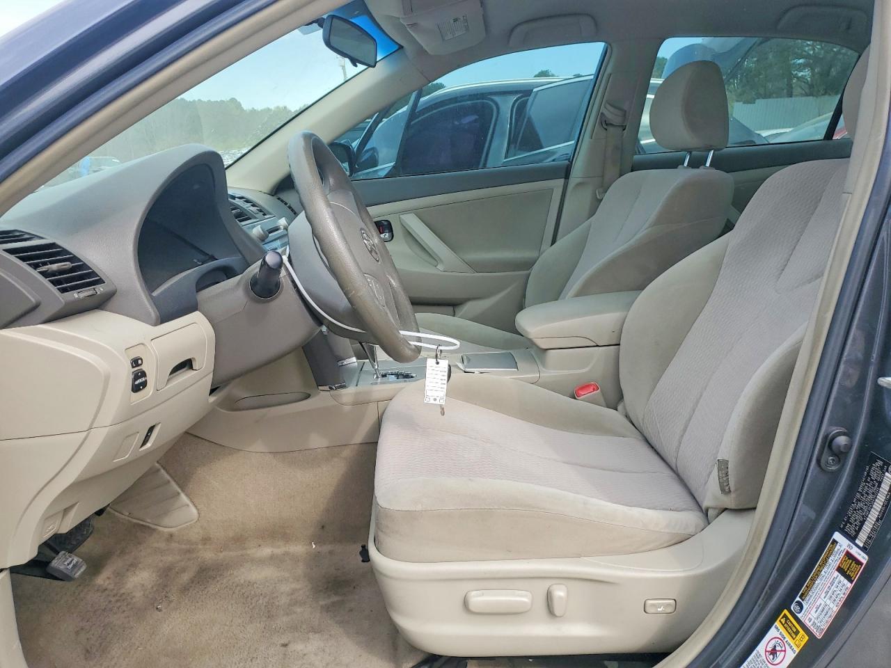 2010 Toyota Camry le