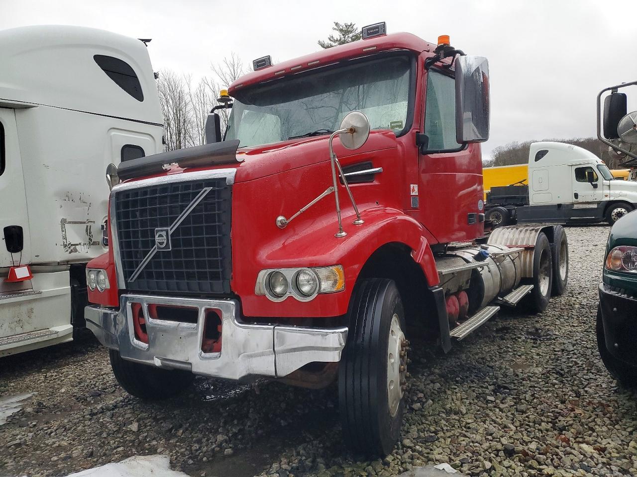 2013 Volvo VHD Semi Truck