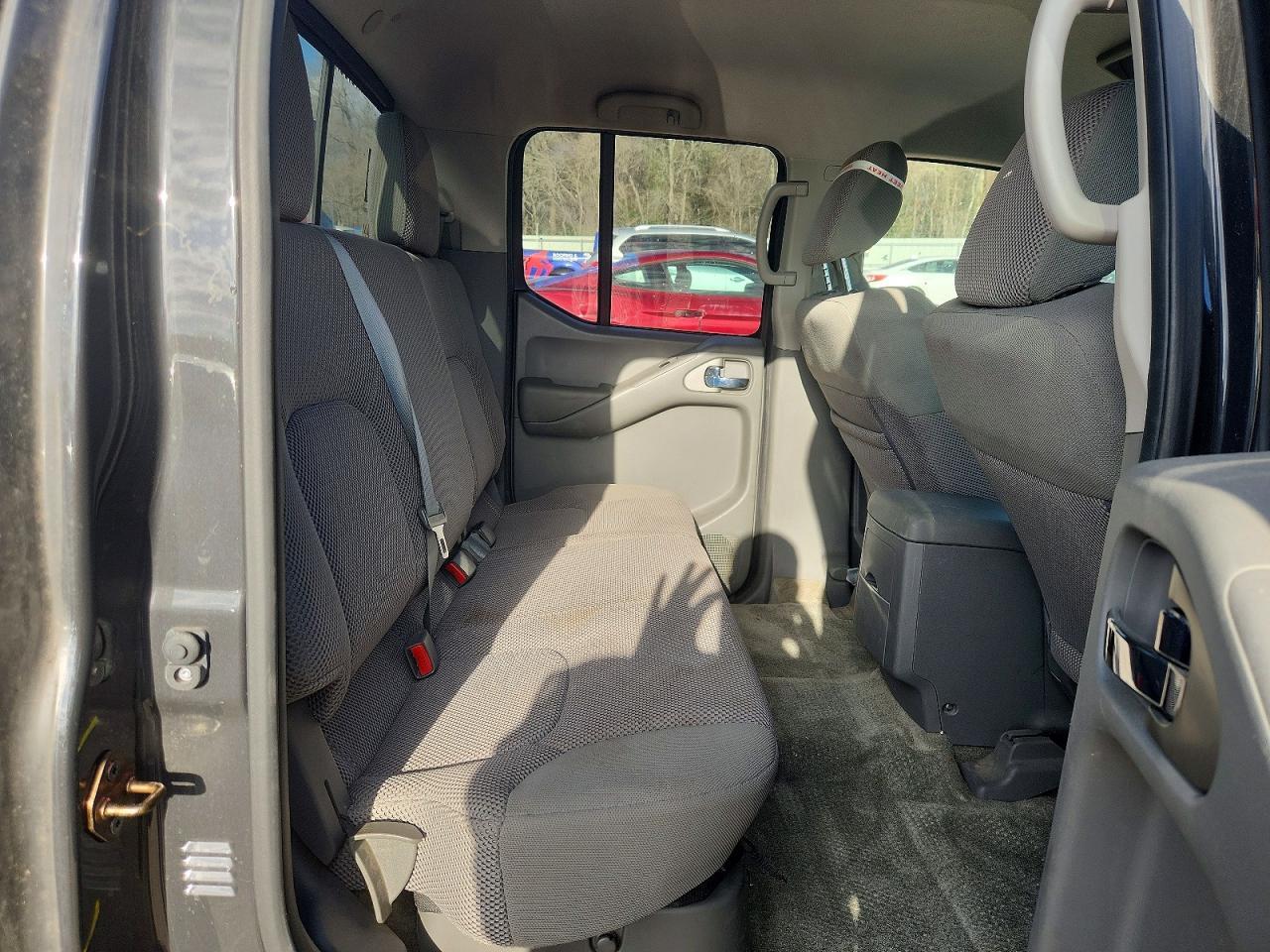 2015 Nissan Frontier SV