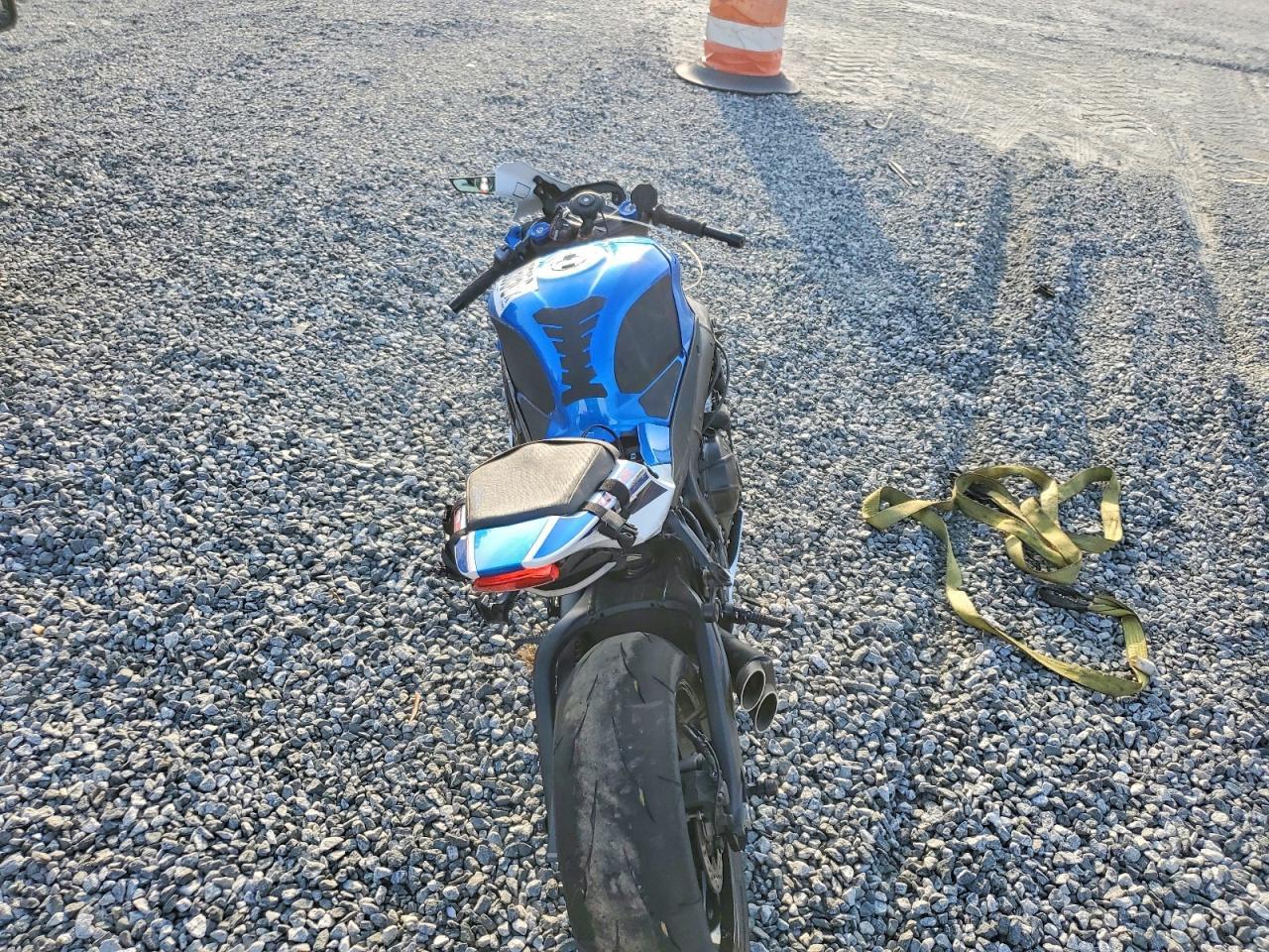 2025 Suzuki GSX-R1000 R