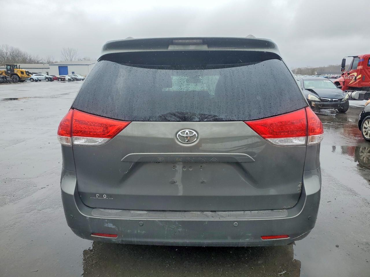 2012 Toyota Sienna
