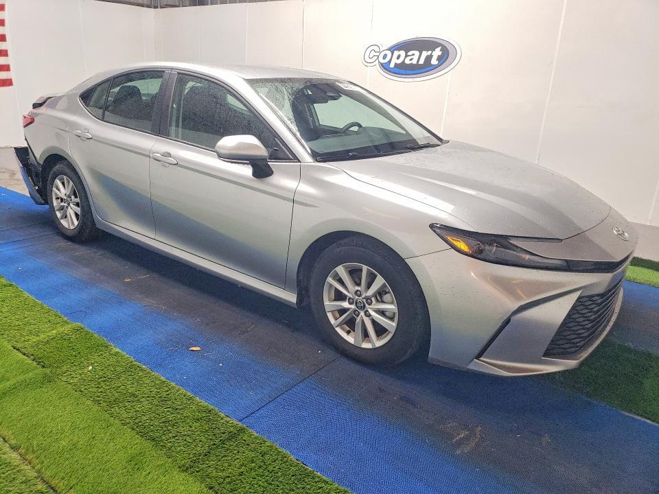 2025 Toyota Camry le