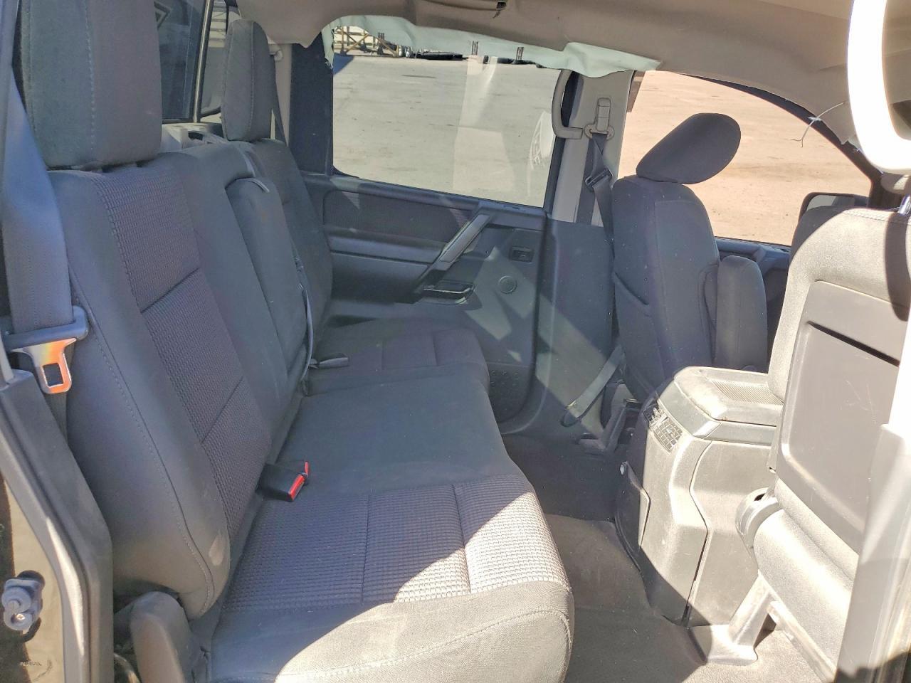 2012 Nissan Titan SV