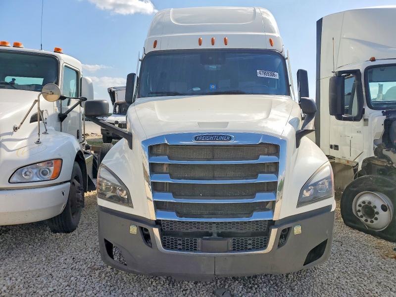 2022 Freigliner 2022 Freightliner Cascadia 126 Semi Truck