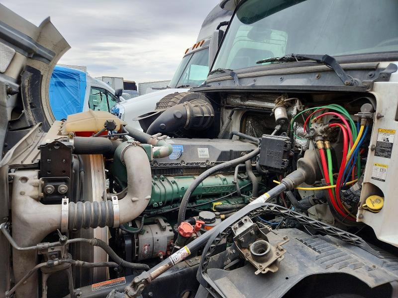 2015 Volv O vnl Semi Truck