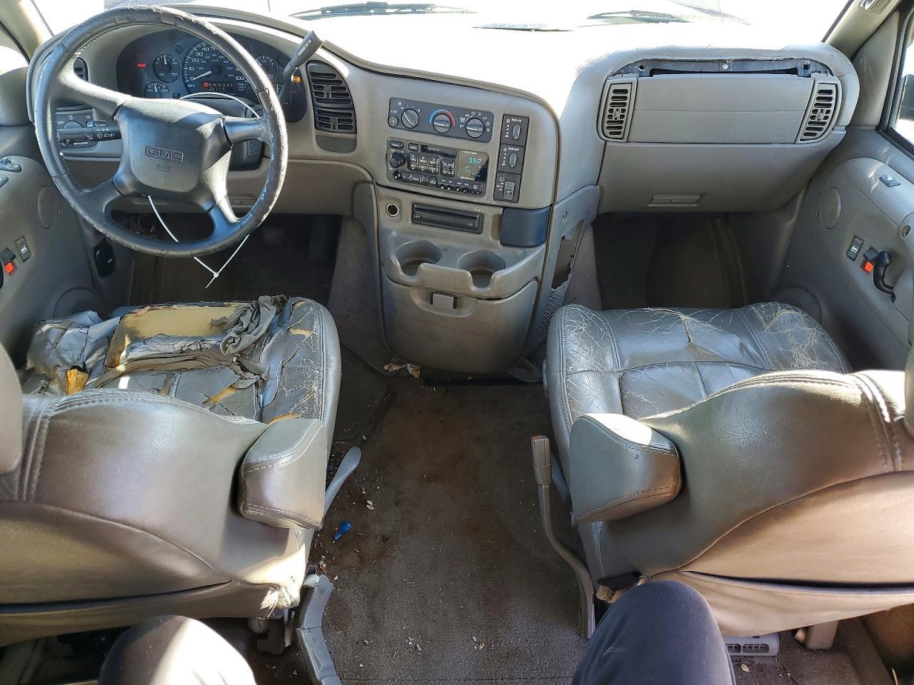 2002 GMC Safari XT