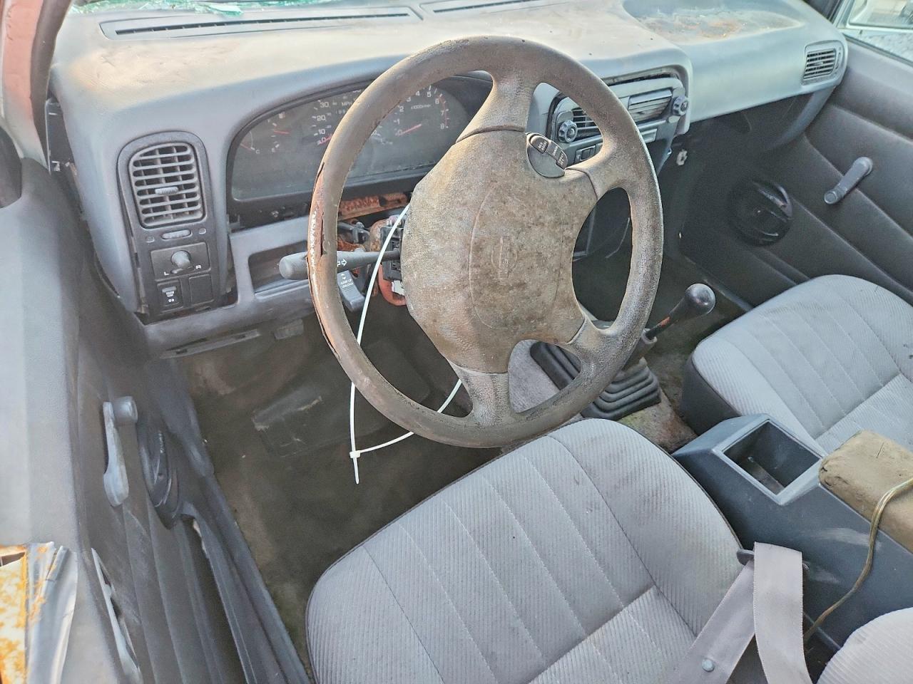 1995 Nissan Truck XE V6