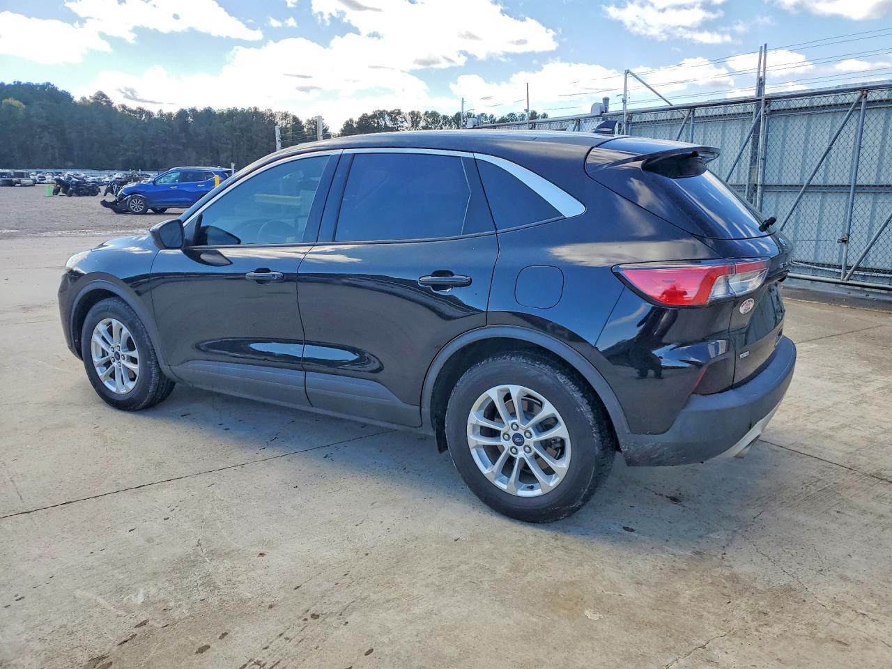 2020 Ford Escape se