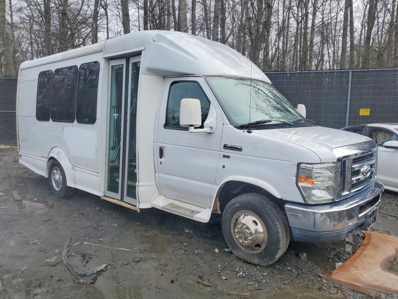 2015 Ford Econoline E350 Super Duty Cutaway Van