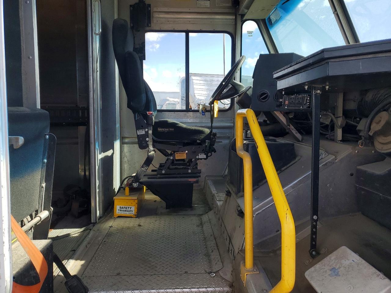 2015 Freightliner MT45G Chassis Delivery Truck