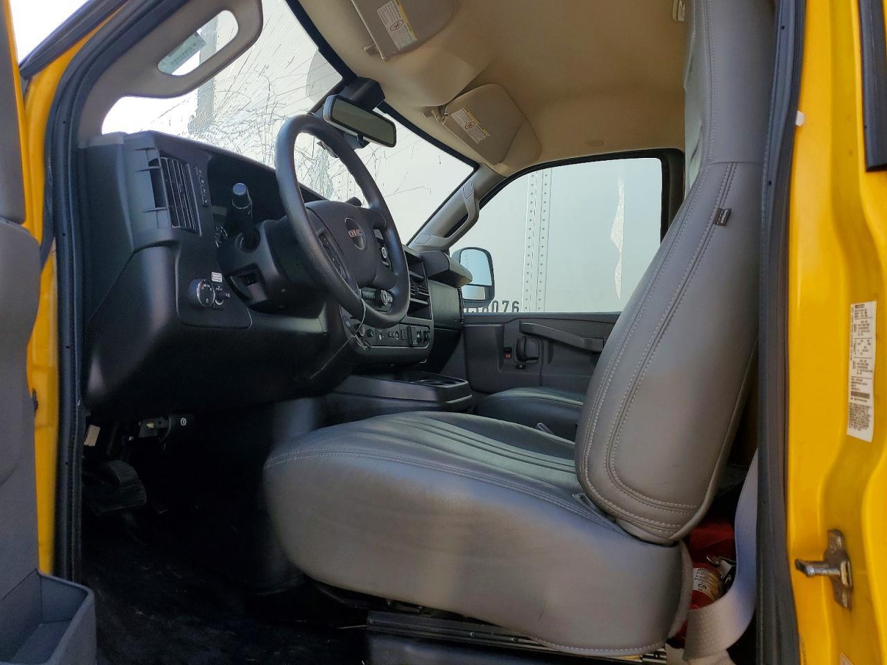 2021 GMC Savana BOX Truck