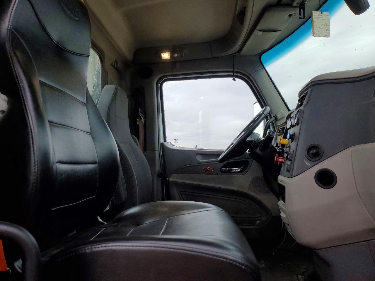2019 Peterbilt 579 Semi Truck