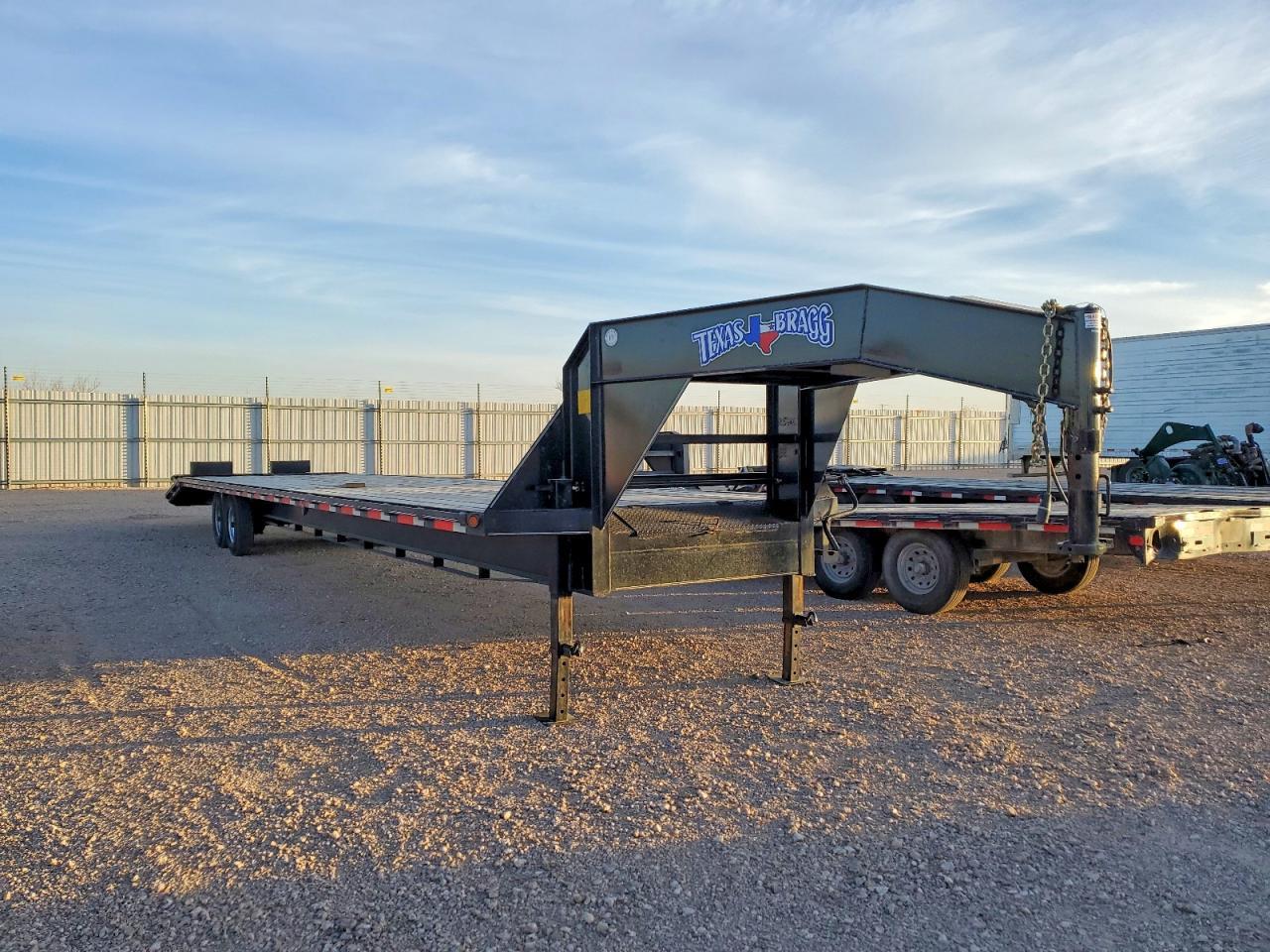 2025 Texas Bragg ED355OTWGN14 Equipment Trailer