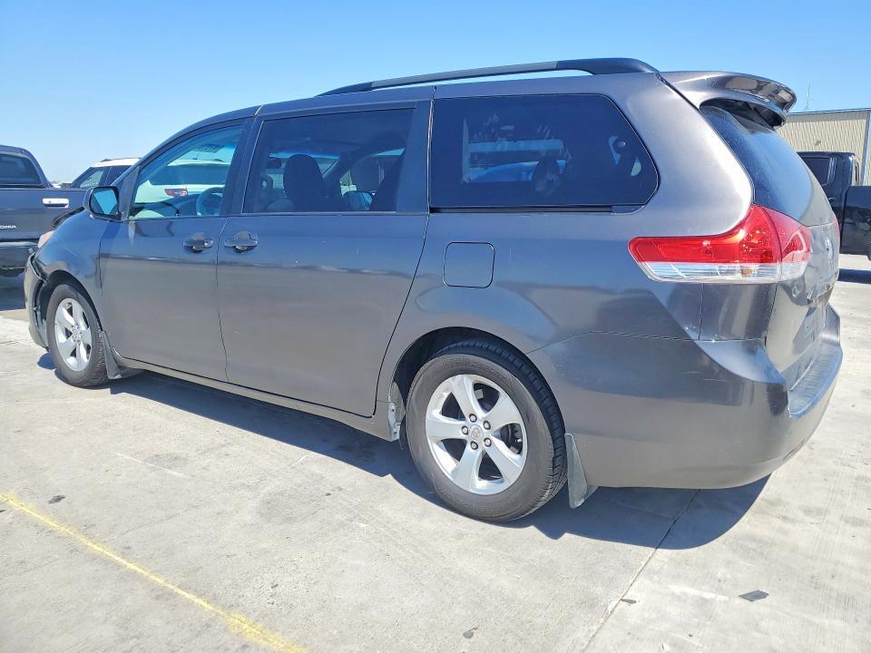 2012 Toyota Sienna le 8-passenger