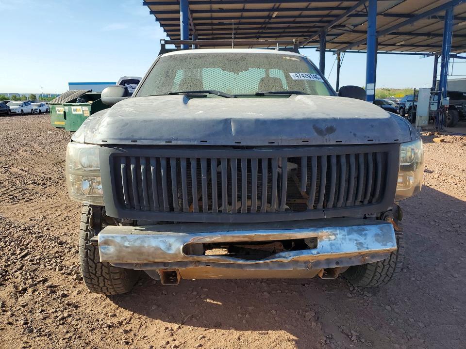 2009 Chevrolet Silverado Flatbed Truck