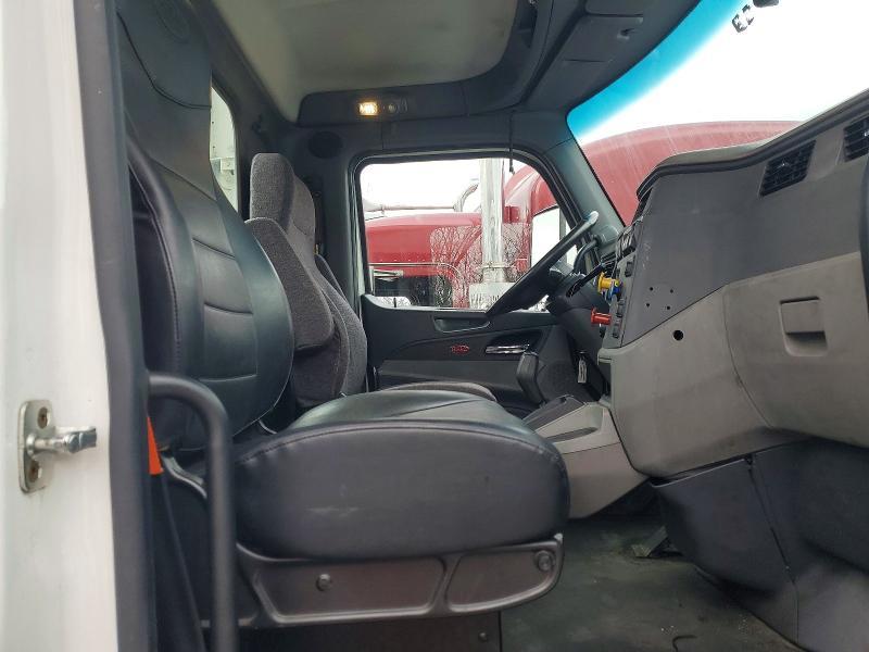 2016 Peterbilt 579 Semi Truck