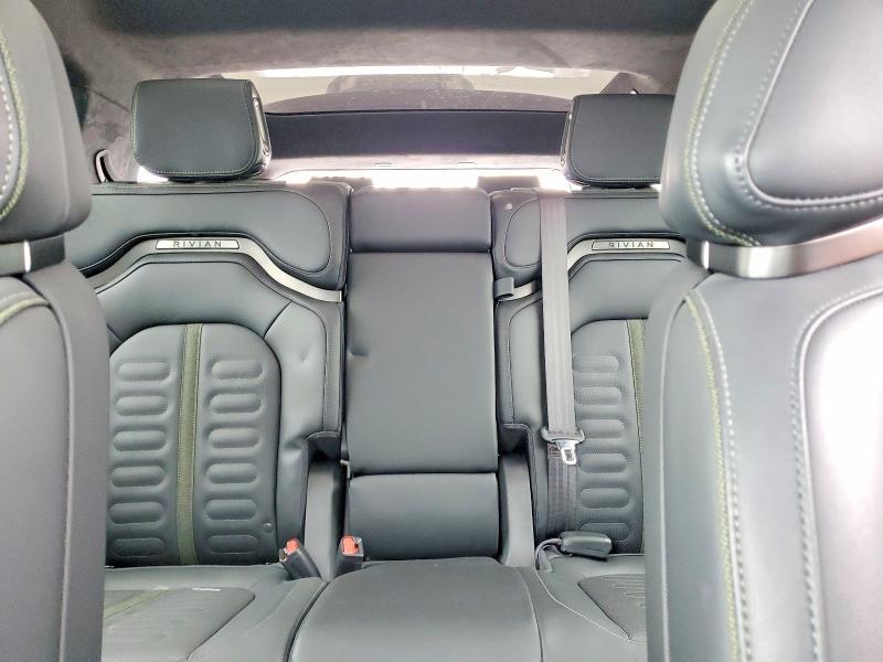 2025 Rivian R1S Adventure