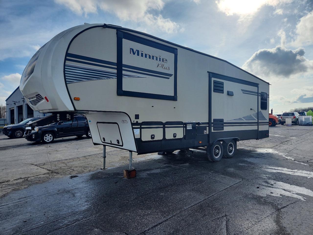 2019 Winnebago Minnie Camper