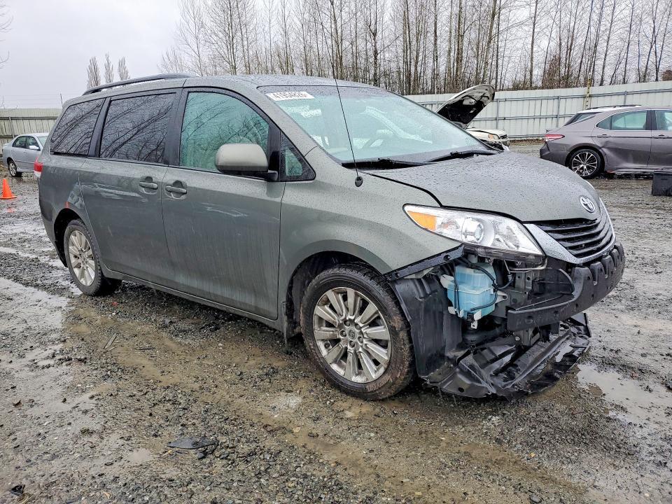 2011 Toyota Sienna le 7-passenger