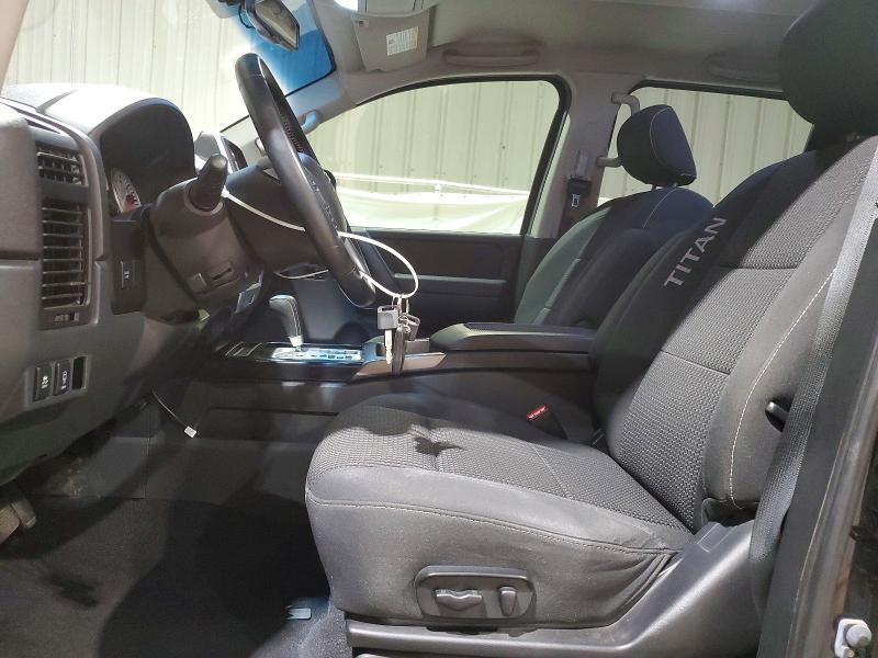 2013 Nissan Titan SV