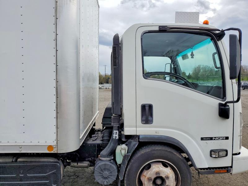 2011 Isuzu NQR BOX Truck