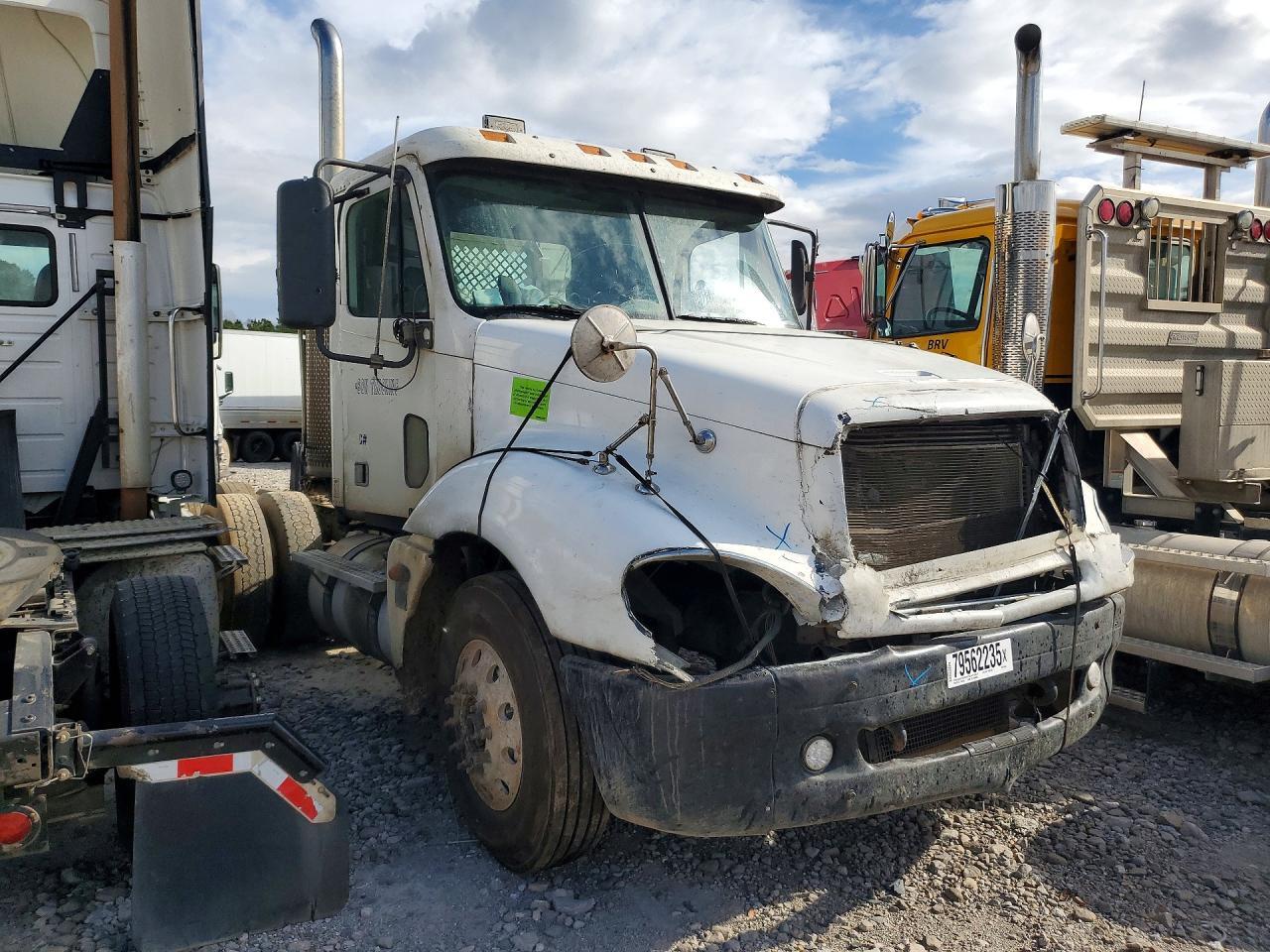 2004 Freightliner Columbia 120 Semi Truck