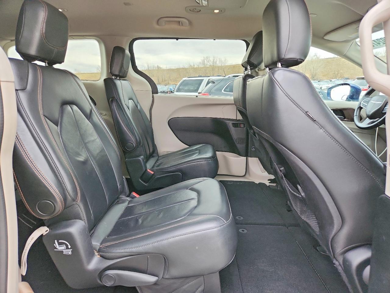2017 Chrysler Pacifica Touring l