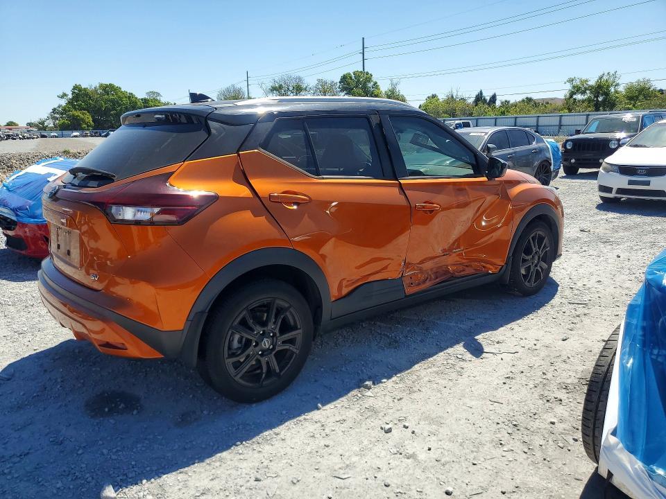 2023 Nissan Kicks sv