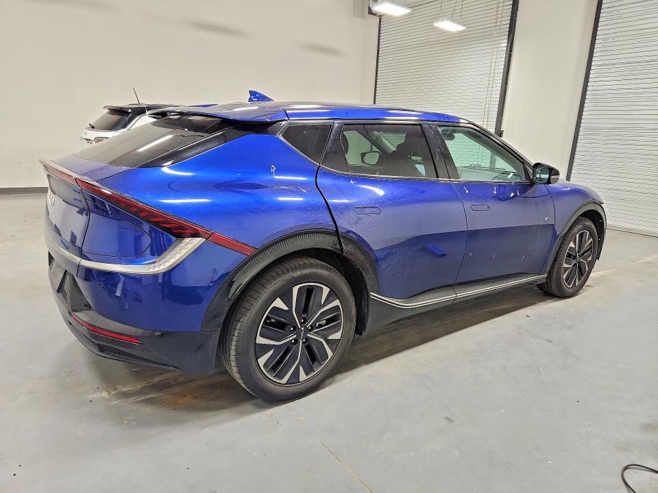 2023 KIA EV6 Wind