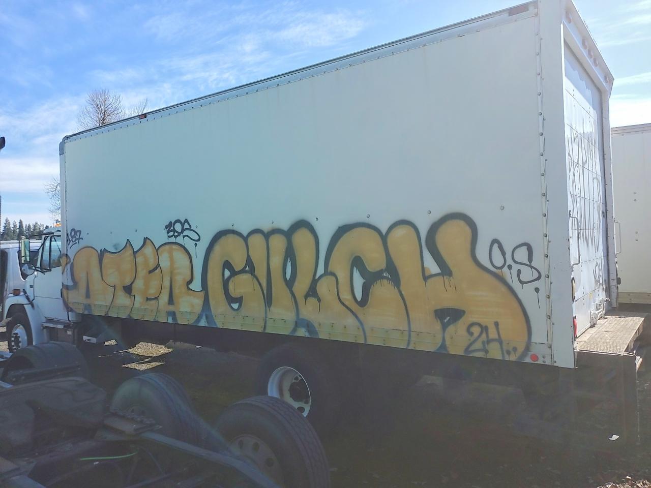 2001 Freightliner FL70 BOX Truck