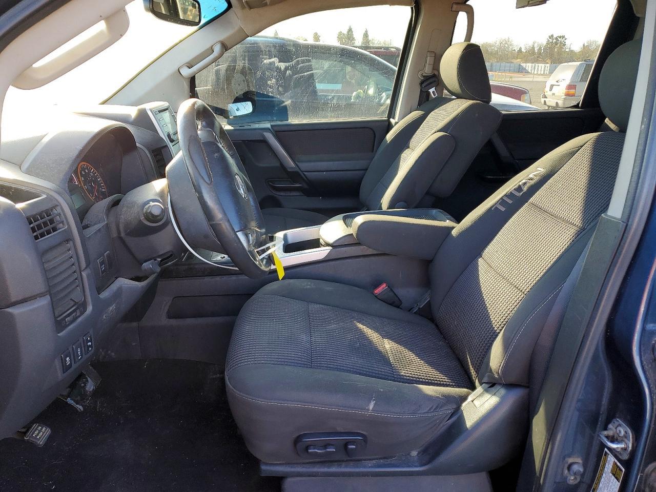 2014 Nissan Titan SV