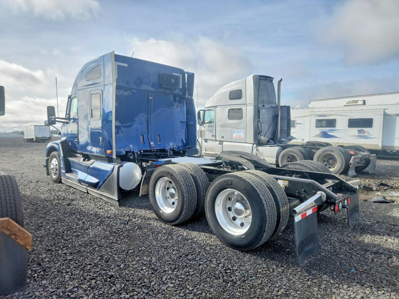 2023 Kenworth Constructi-Semi Truck