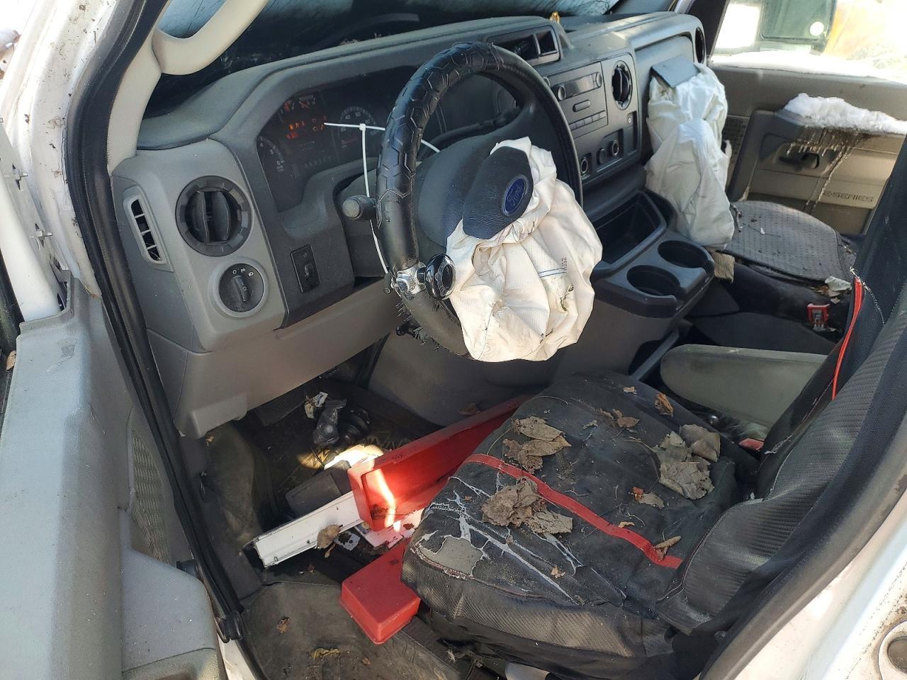 2012 Ford Econoline E350 Super Duty Cutaway Van