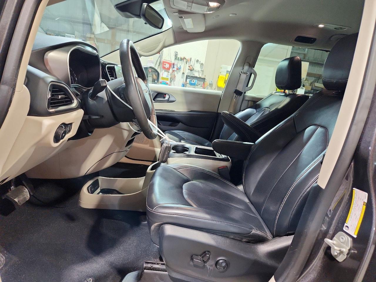 2023 Chrysler Pacifica Touring l