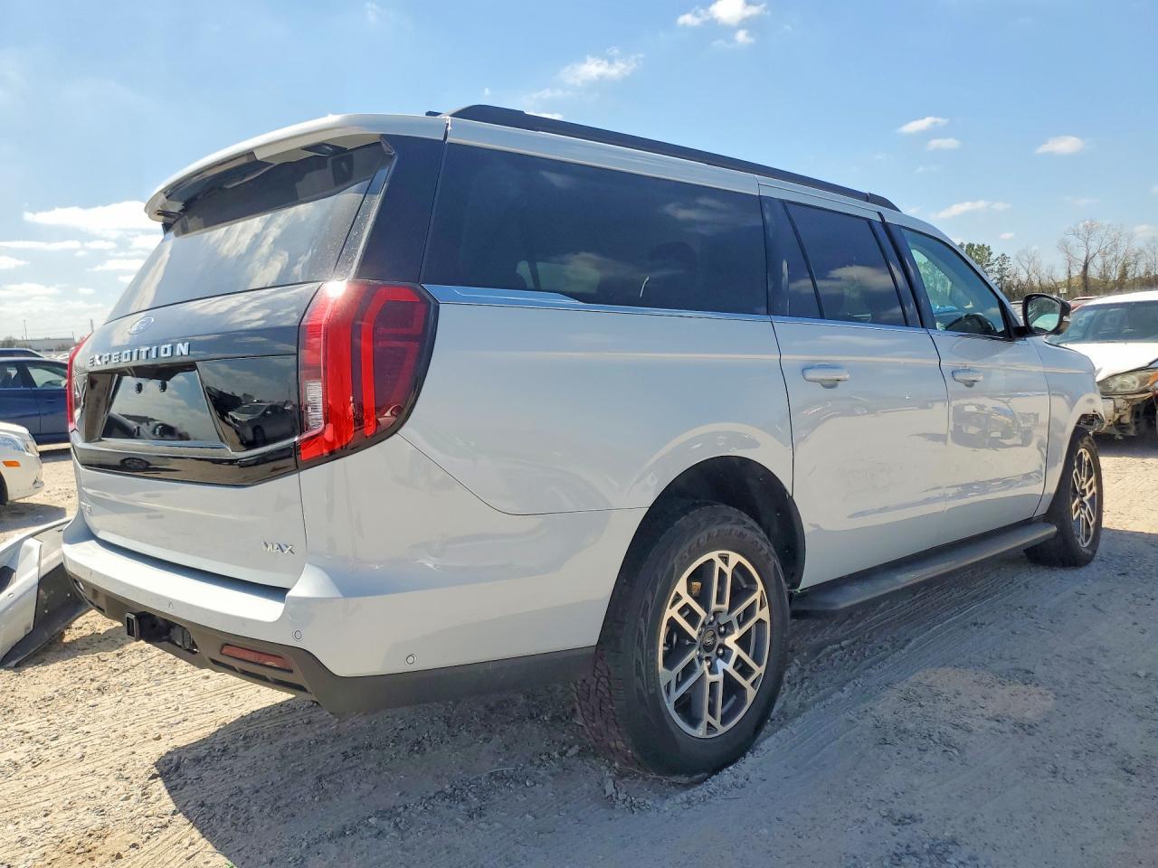 2025 Ford Expedition max Active