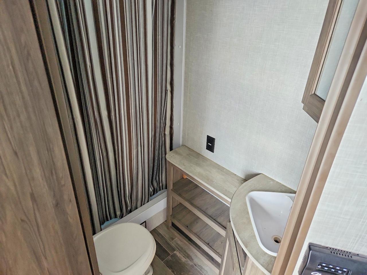 2021 Crossroads Zinger-Camper