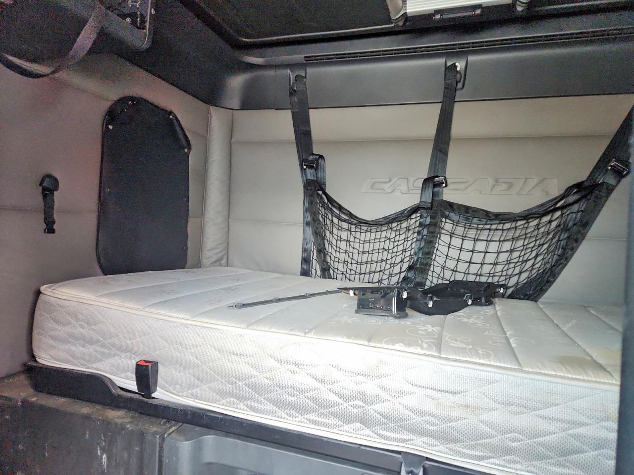 2019 Freigliner 2019 Freightliner Cascadia 126 Semi Truck