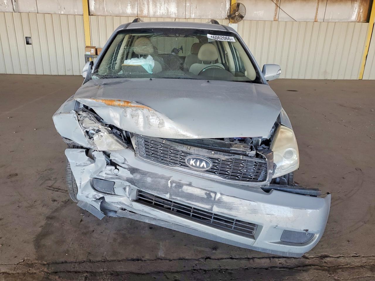 2012 KIA Sedona lx