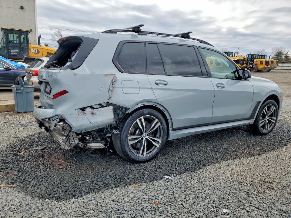 2024 BMW X7 M60i