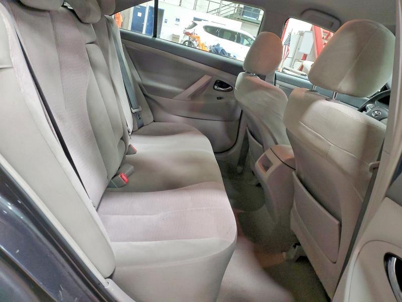 2010 Toyota Camry le