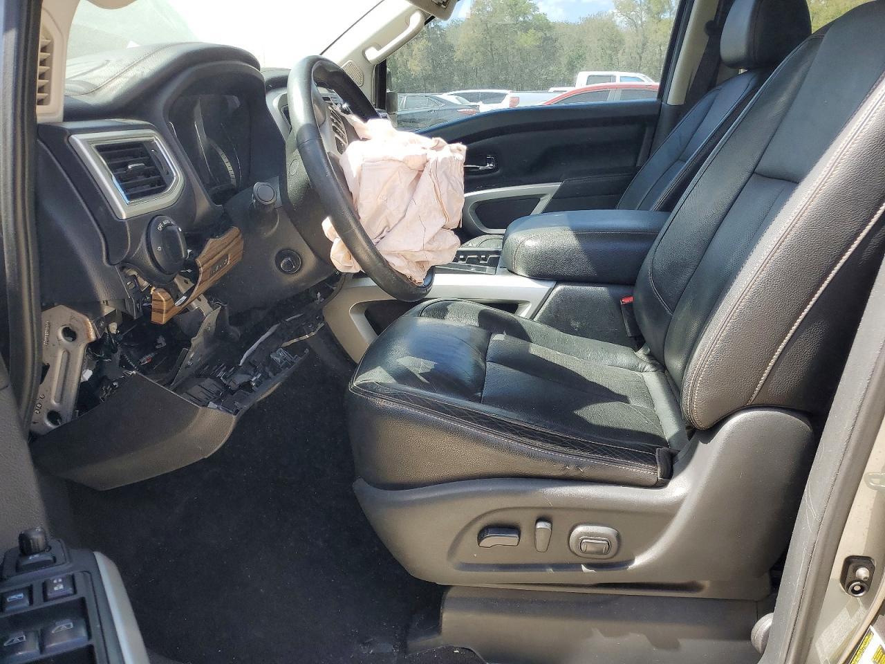 2017 Nissan Titan SL