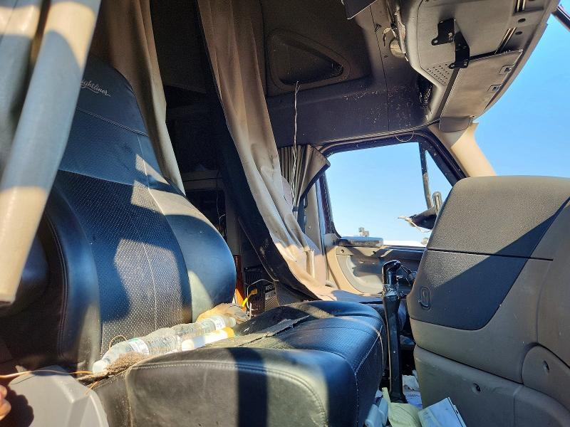 2016 Freightliner Cascadia 125 Semi Truck