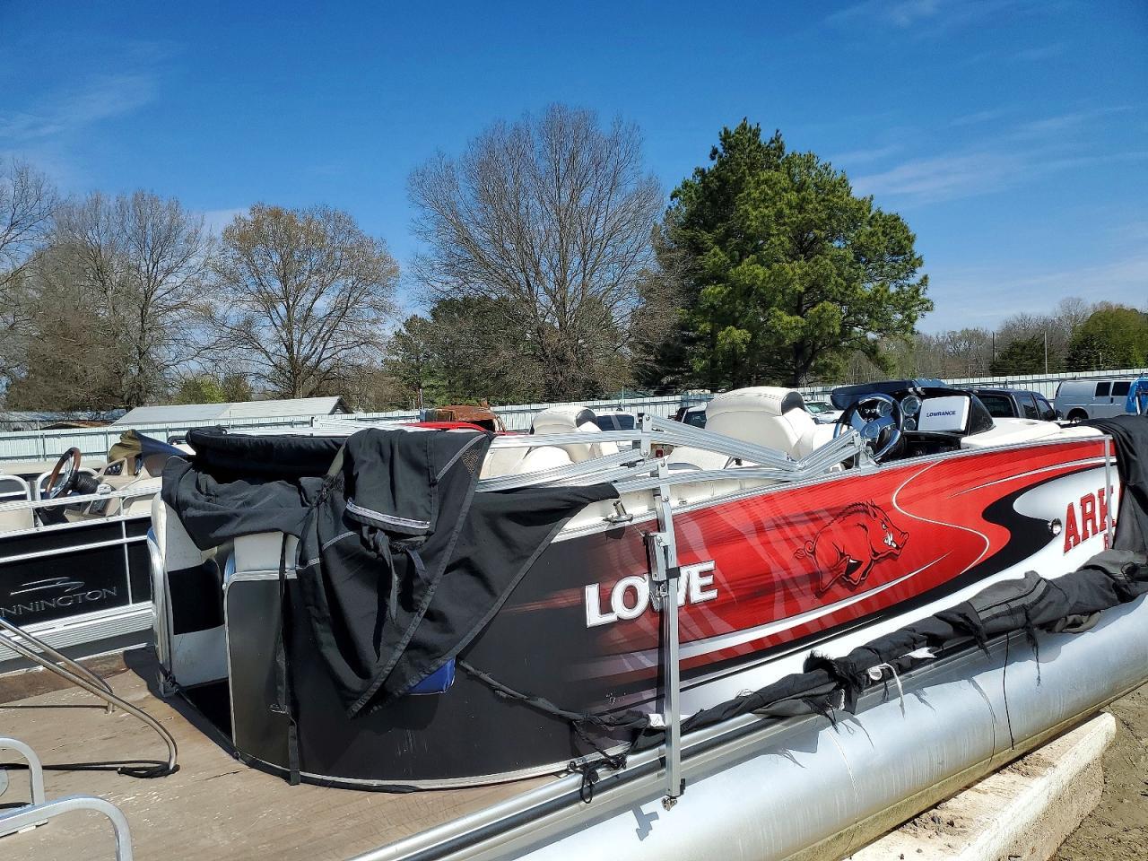 2013 Lowe Pontoon